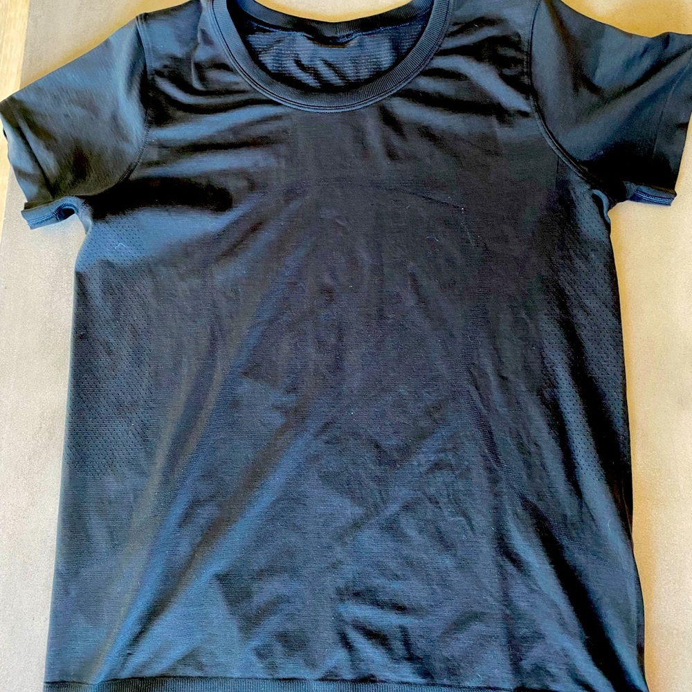 Lululemon black short sleeve tech shirt size 8.